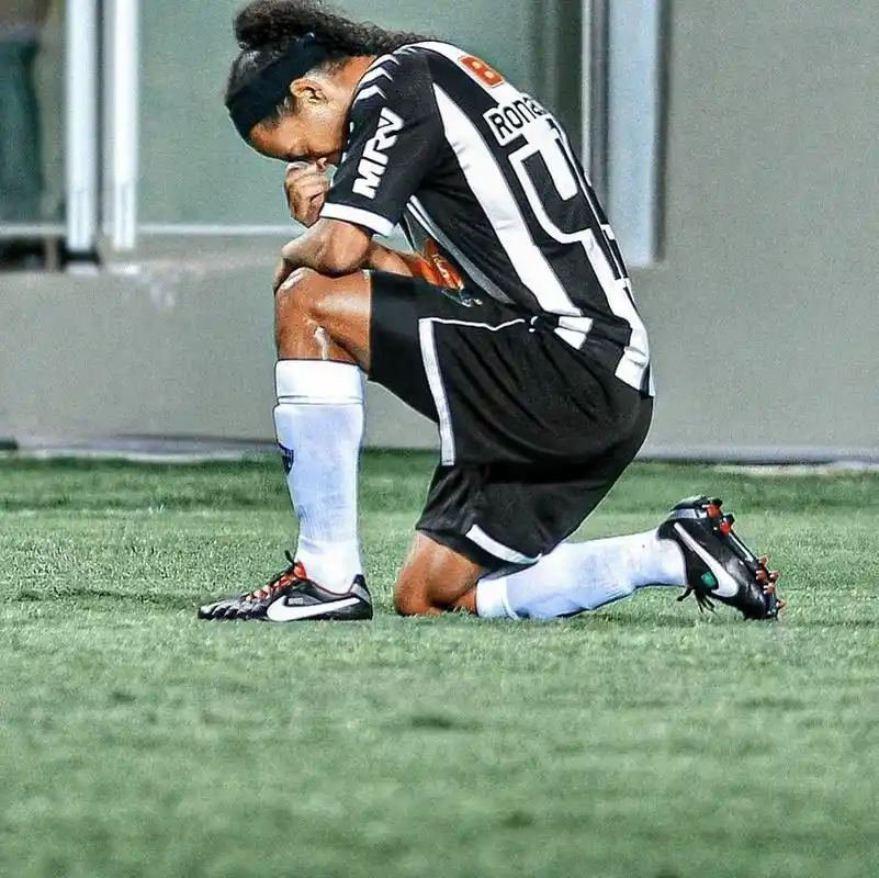 手球员并不 手球员并不