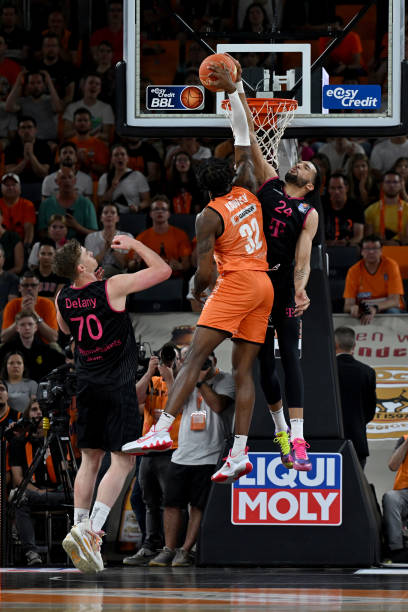 尽管年轻 尽管年轻